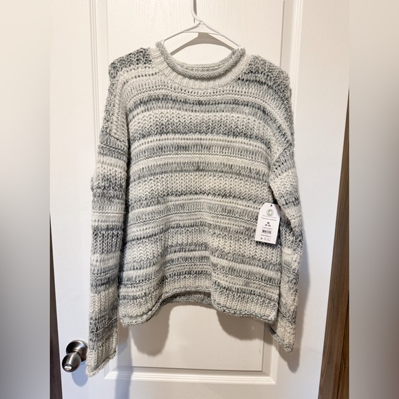Time and Tru Tops - Time and Tru Knit Sweater